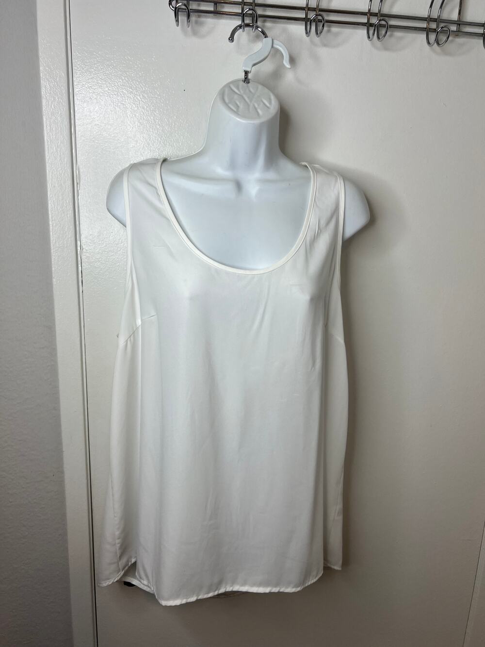 Pleione Women's Hi-Lo Scoop Neck Tank Blouse Back Pleats White ~ Size L